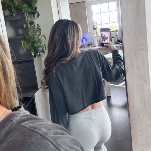 Grey Shein Graphic Cropped Long Sleeve (Size XS) - Picture 3 of 4